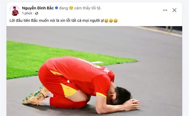 Cầu thủ bóng đá đang thi đấu trên sân cỏ, tượng trưng cho cá cược bóng đá